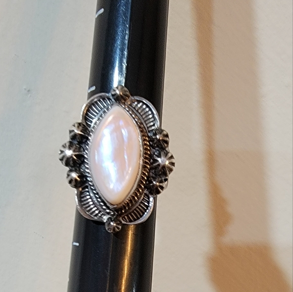 Native American Marquise Shaped Mother of Pearl Sterling Silver 925 Vintage Ring - Picture 3 of 11